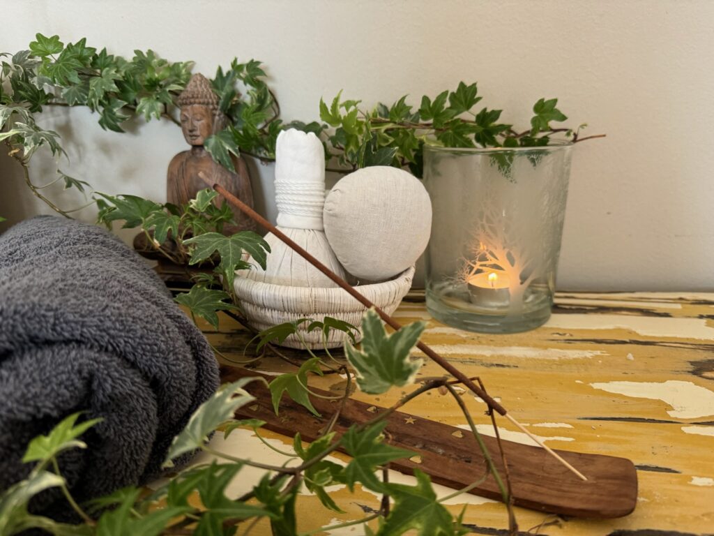 Kruidenstempelmassage - Balance your Connections BYC Balanceyourconnections.com